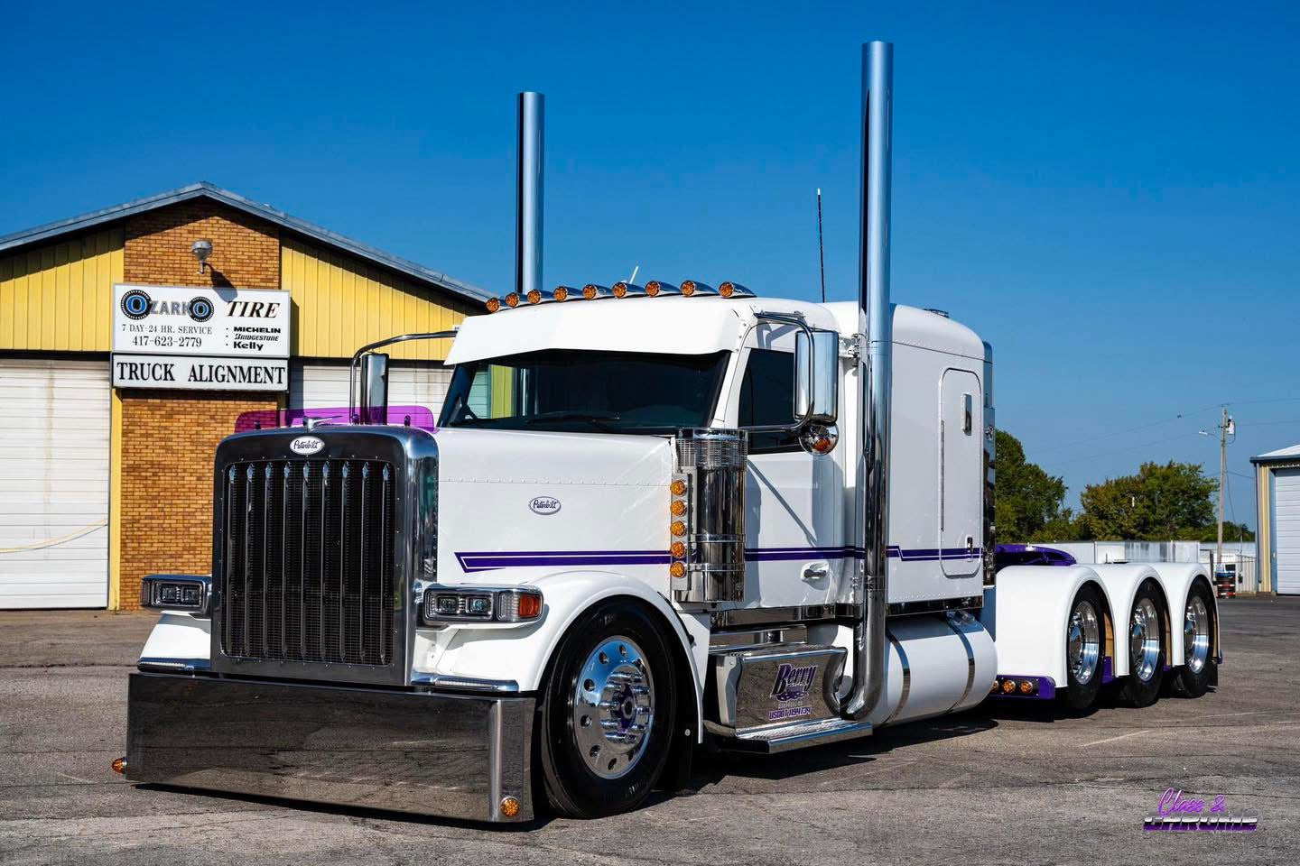 Peterbilt 589 Bugshield