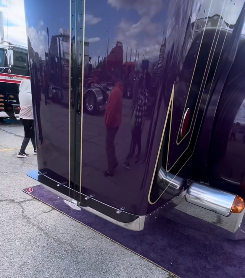 Peterbilt 389/388 Bug Shield