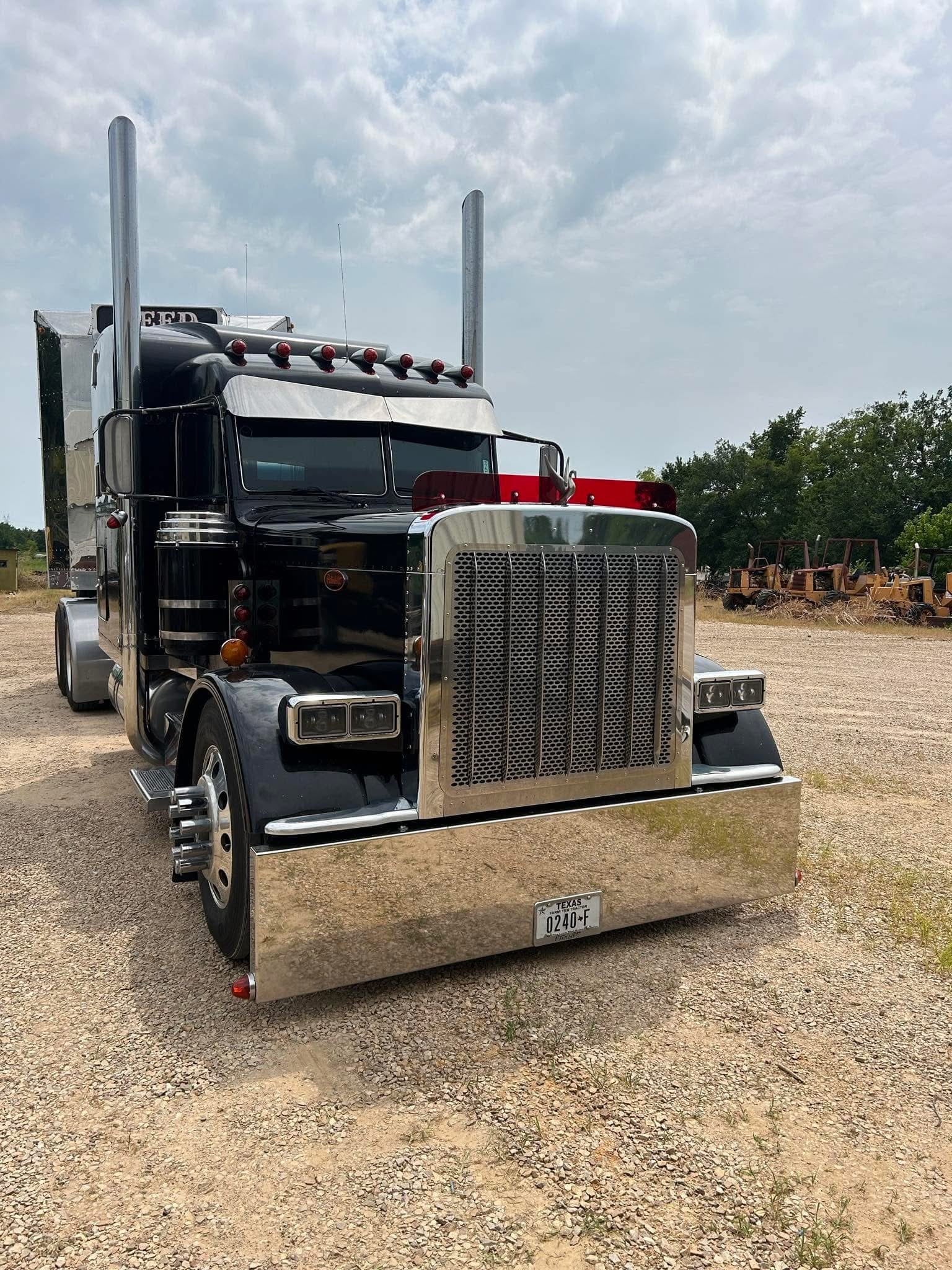 Peterbilt 389/388 Bug Shield