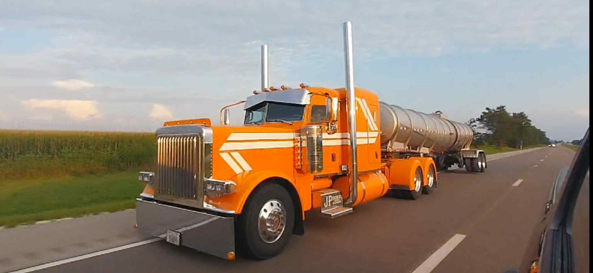 Peterbilt 389/388 Bug Shield
