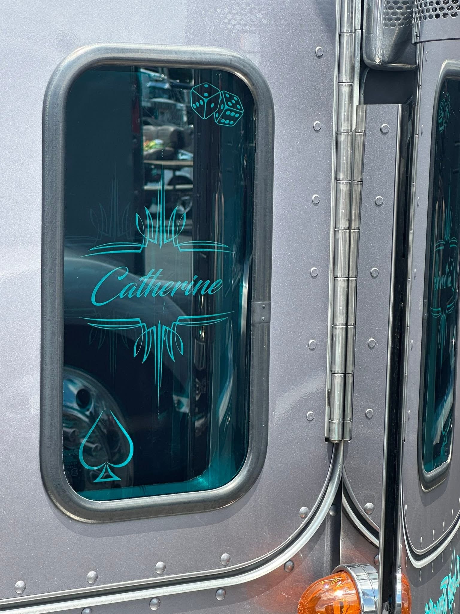 Newer Peterbilt Peep Windows