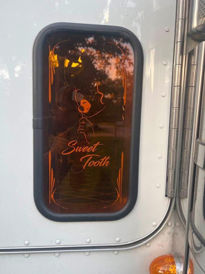 Newer Peterbilt Peep Windows