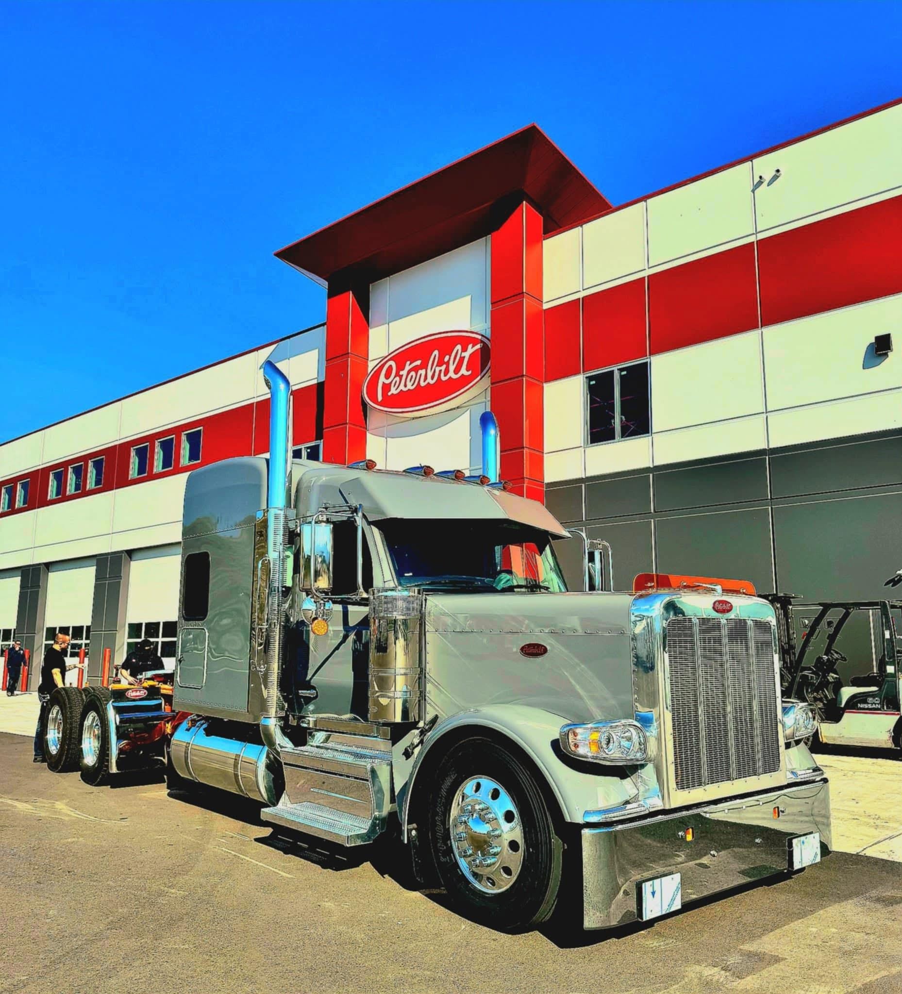 Peterbilt 589 Bugshield