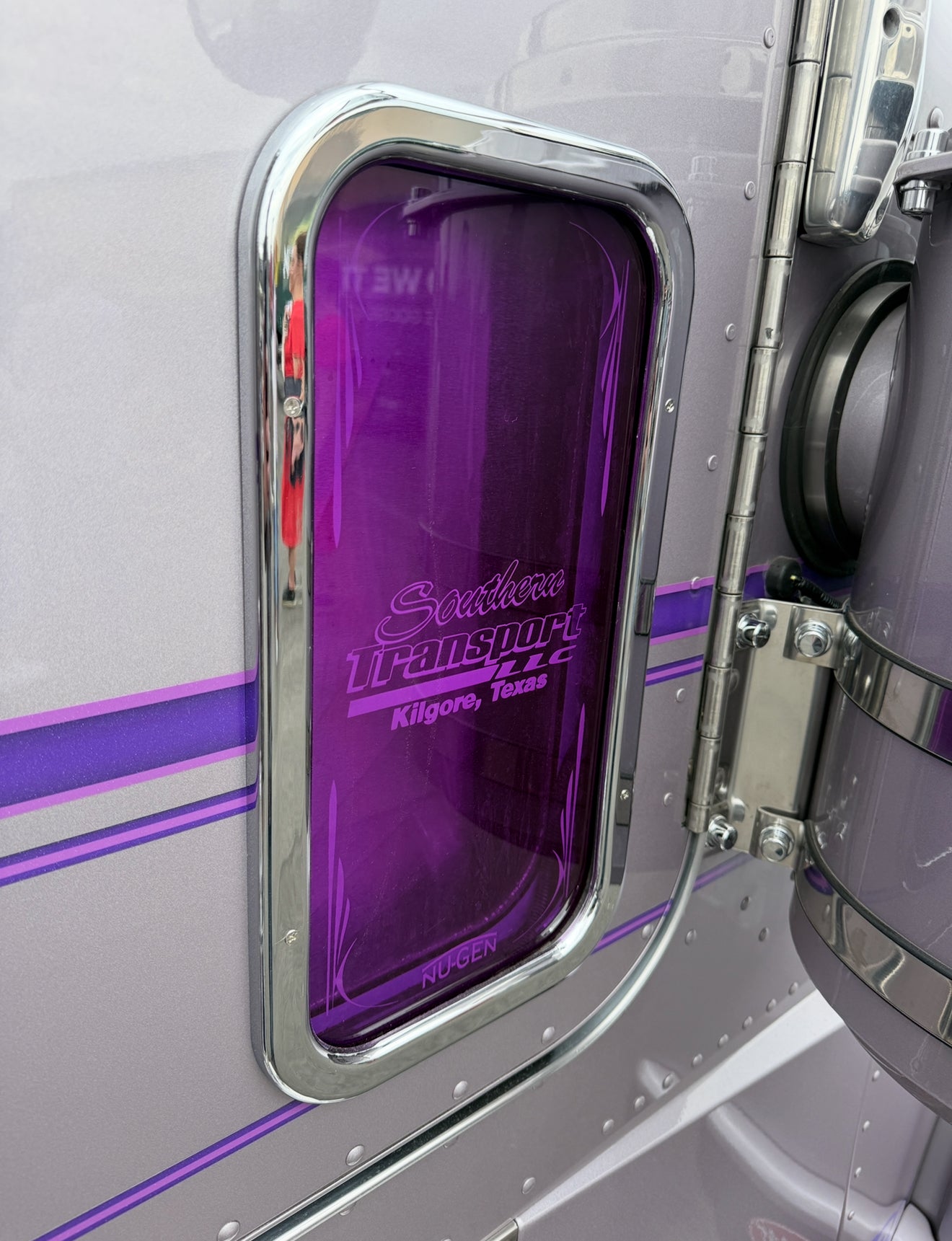 Newer Peterbilt Peep Windows