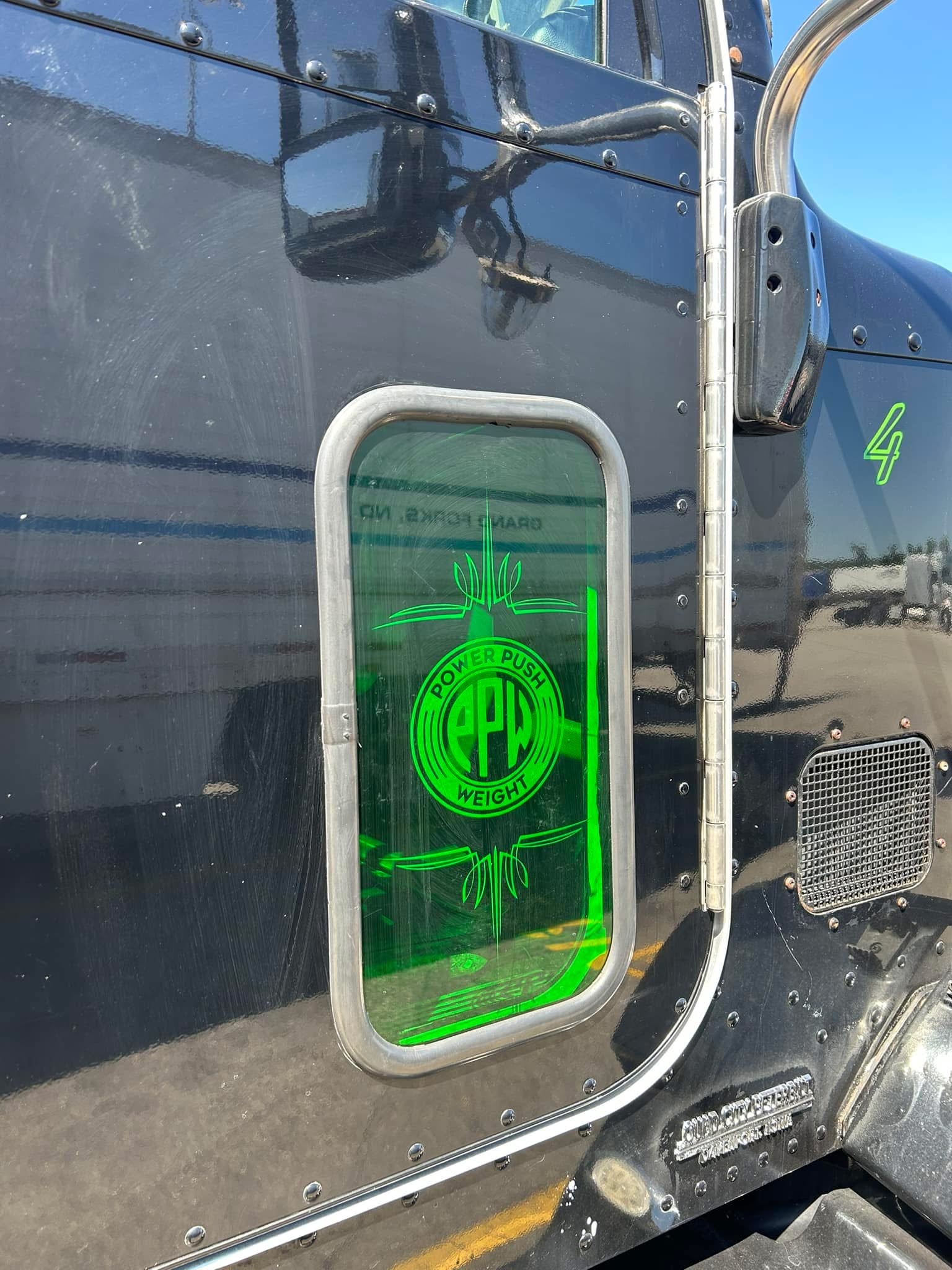 Newer Peterbilt Peep Windows