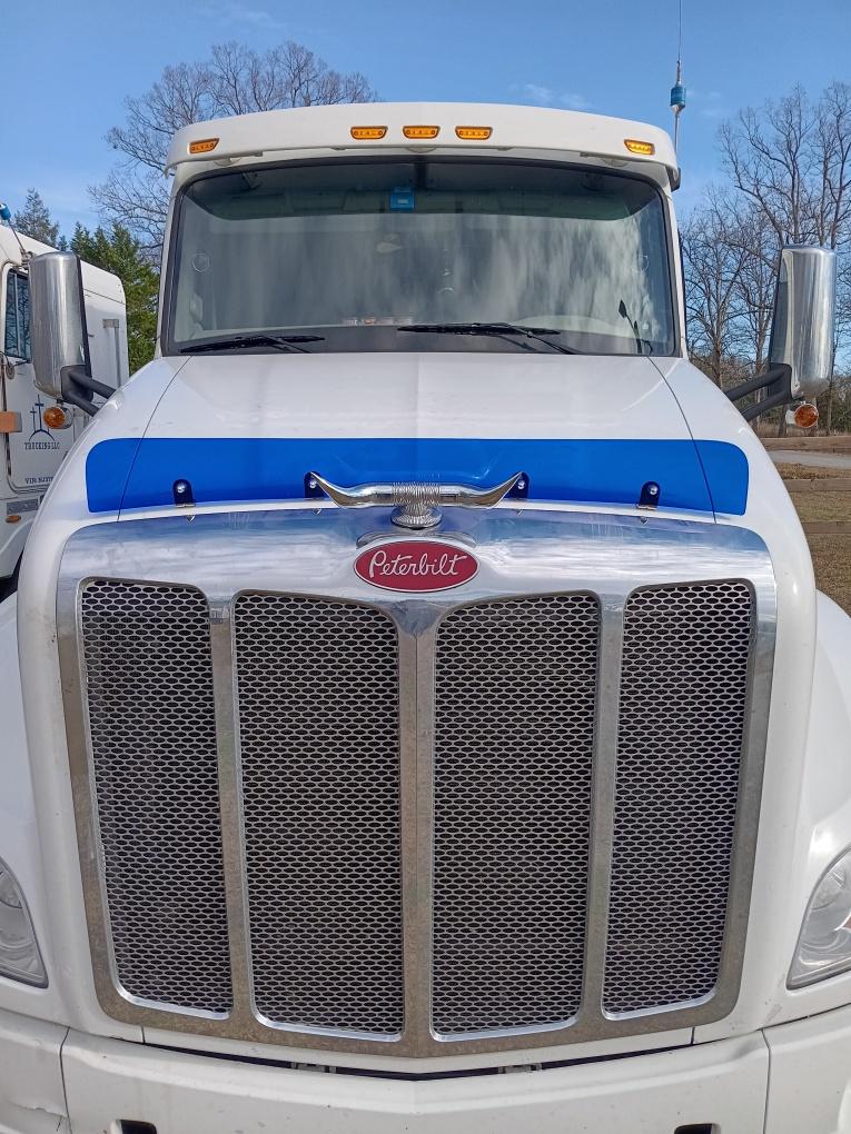 Peterbilt 579 Bugshield