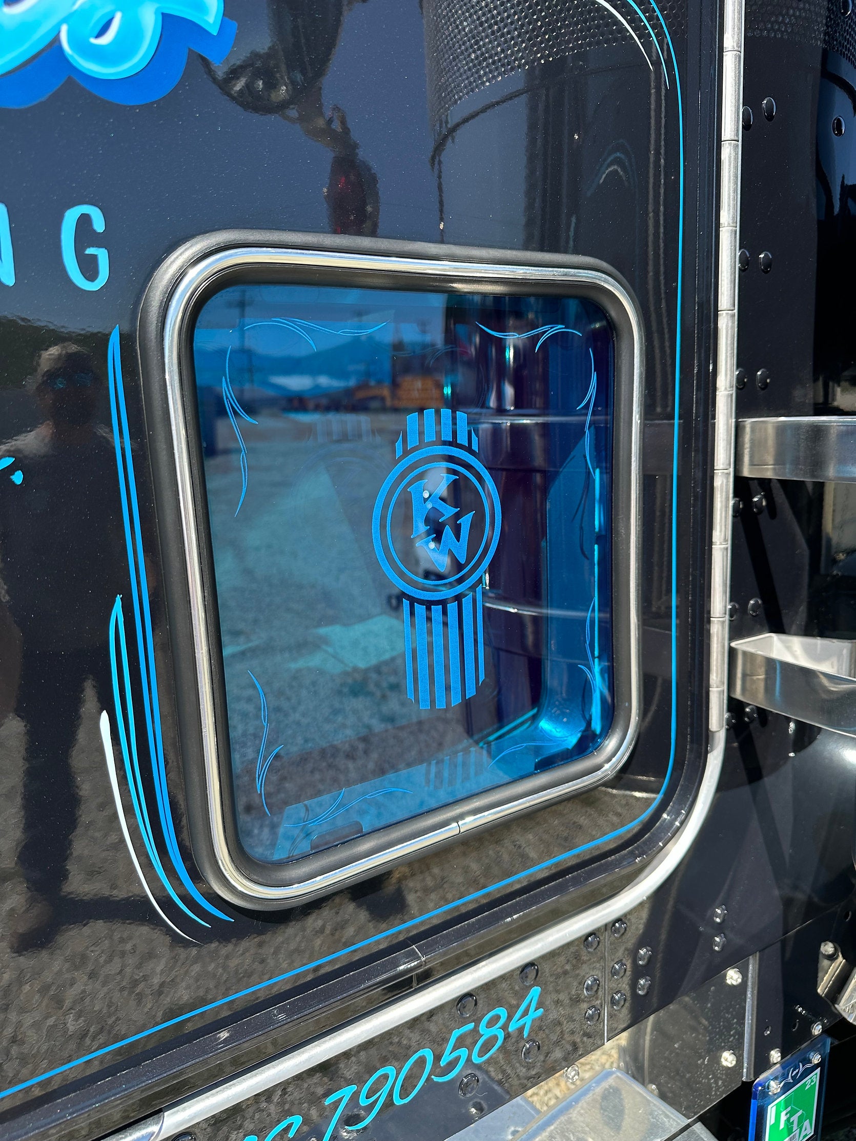 Newer Kenworth Peep Windows