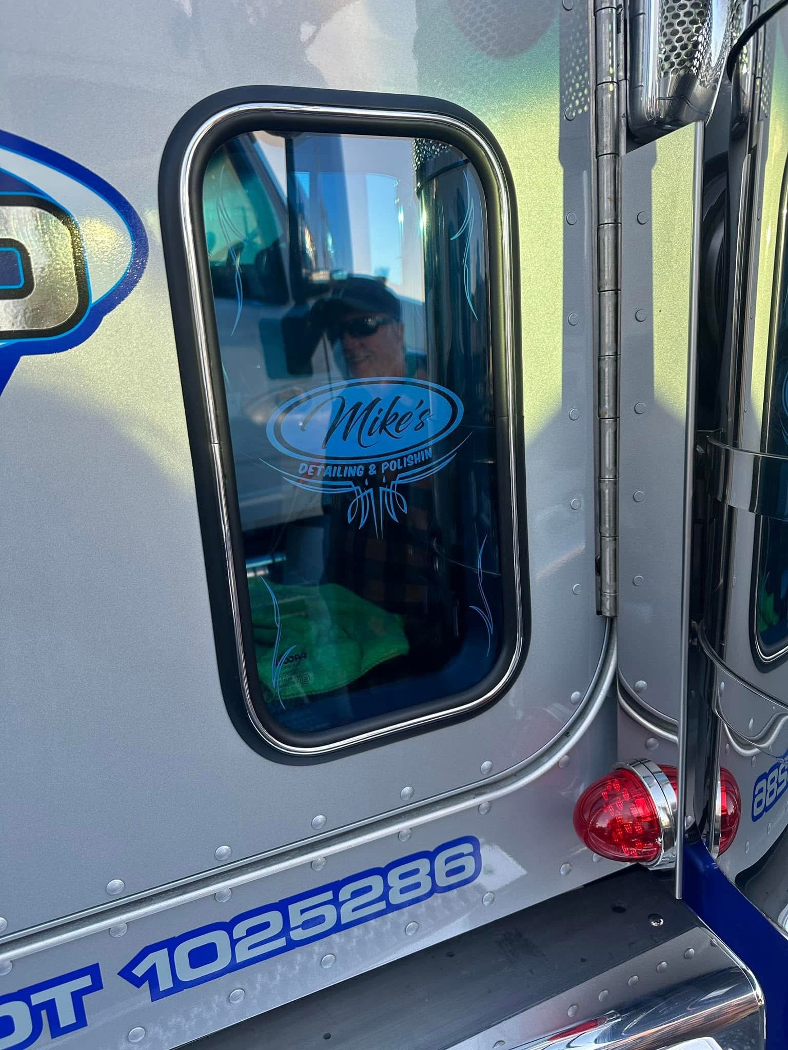 Newer Peterbilt Peep Windows
