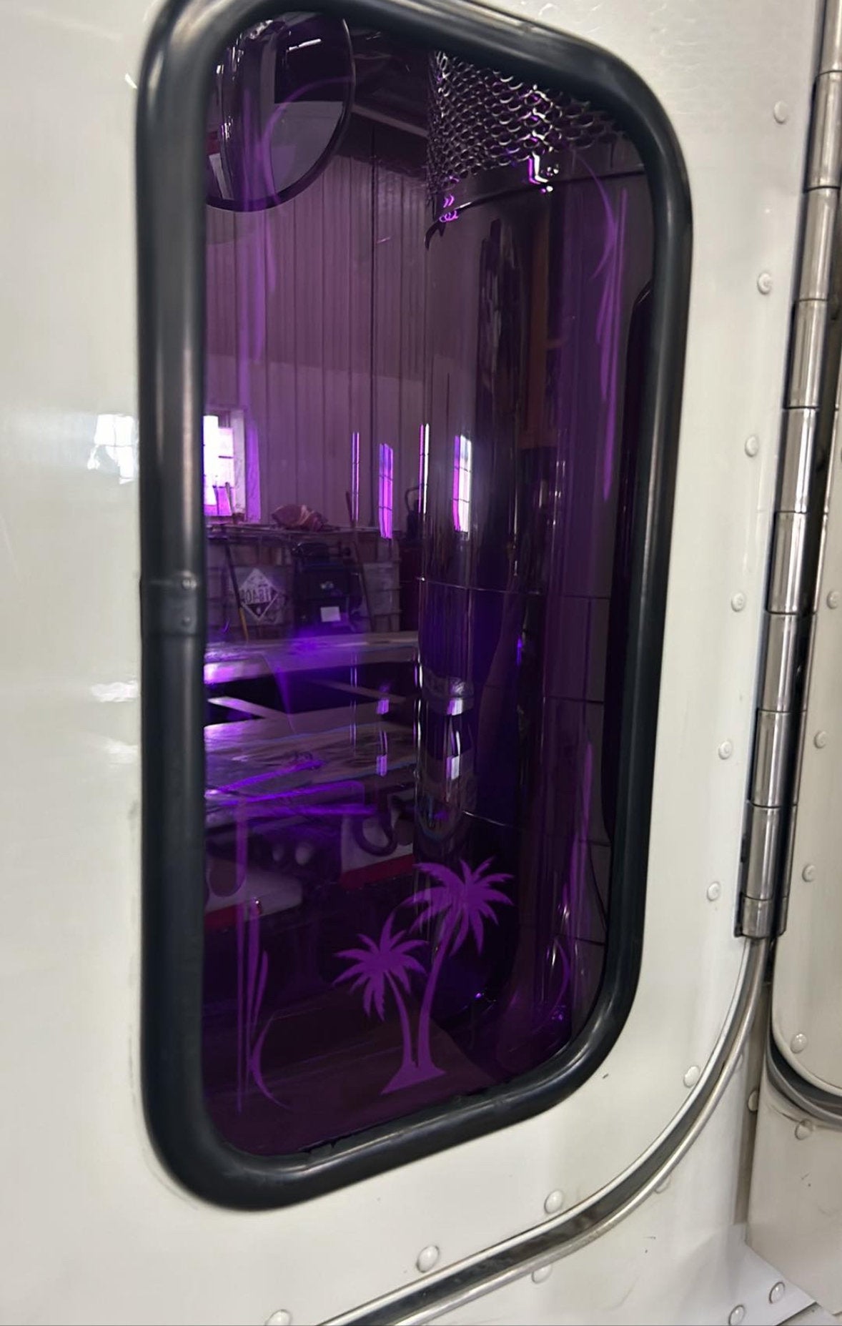 Newer Peterbilt Peep Windows