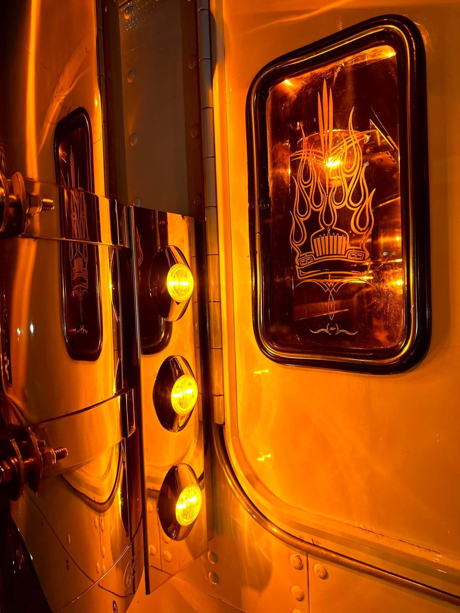 Older Small Kenworth Peep Windows